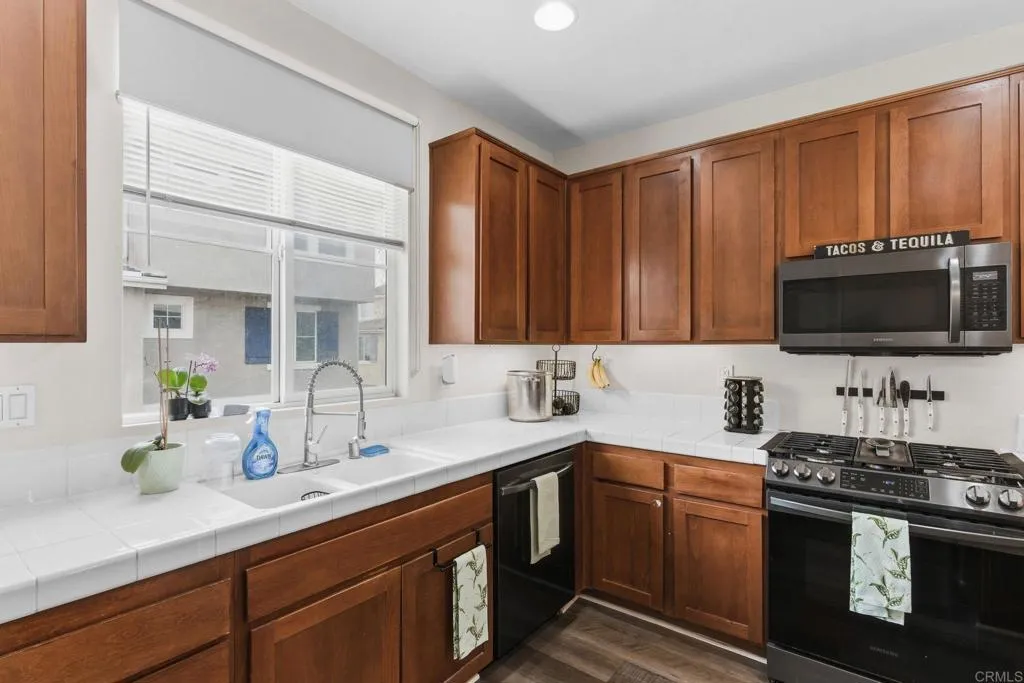 https://cdn.realtyfeed.com/cdn/127/306668892/02d2b8e54f6026d2c321f0a9074d54d9.webp