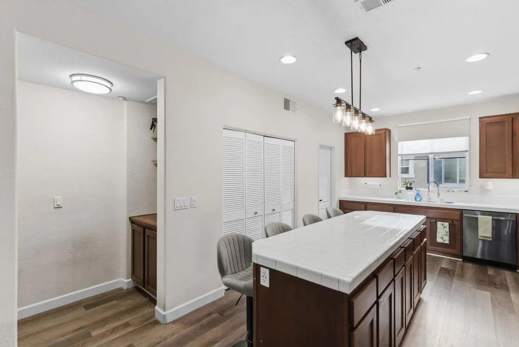 https://cdn.realtyfeed.com/cdn/127/306668892/b6cbc759f146cdc4d57a48e70ef7699f.webp