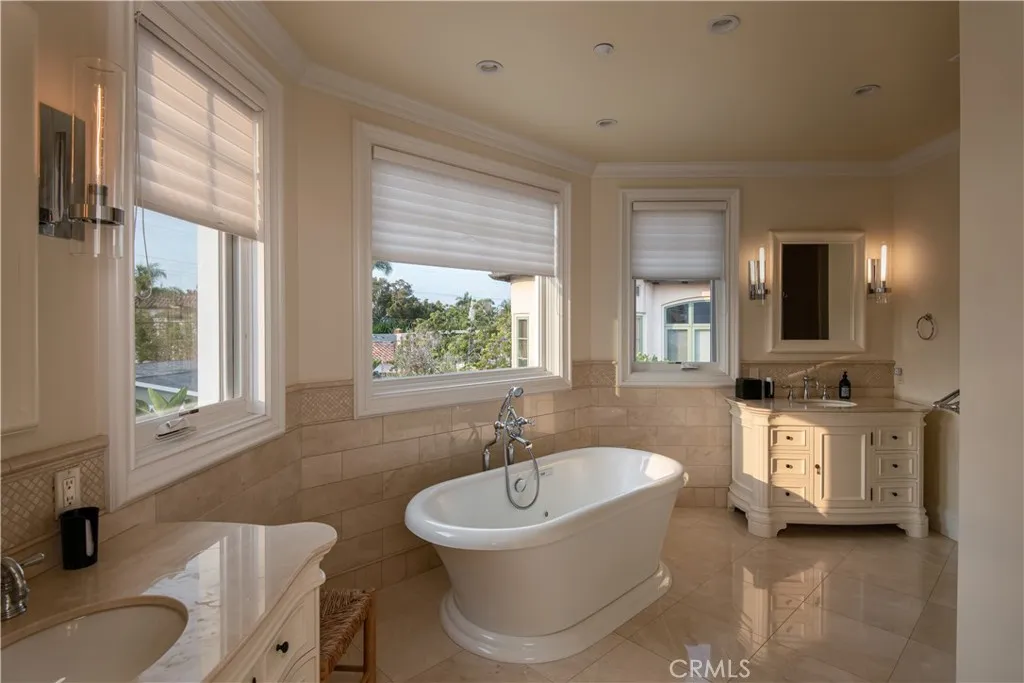 https://cdn.realtyfeed.com/cdn/127/306669021/9ea315189f5ed947ca7904cfd96246b8.webp