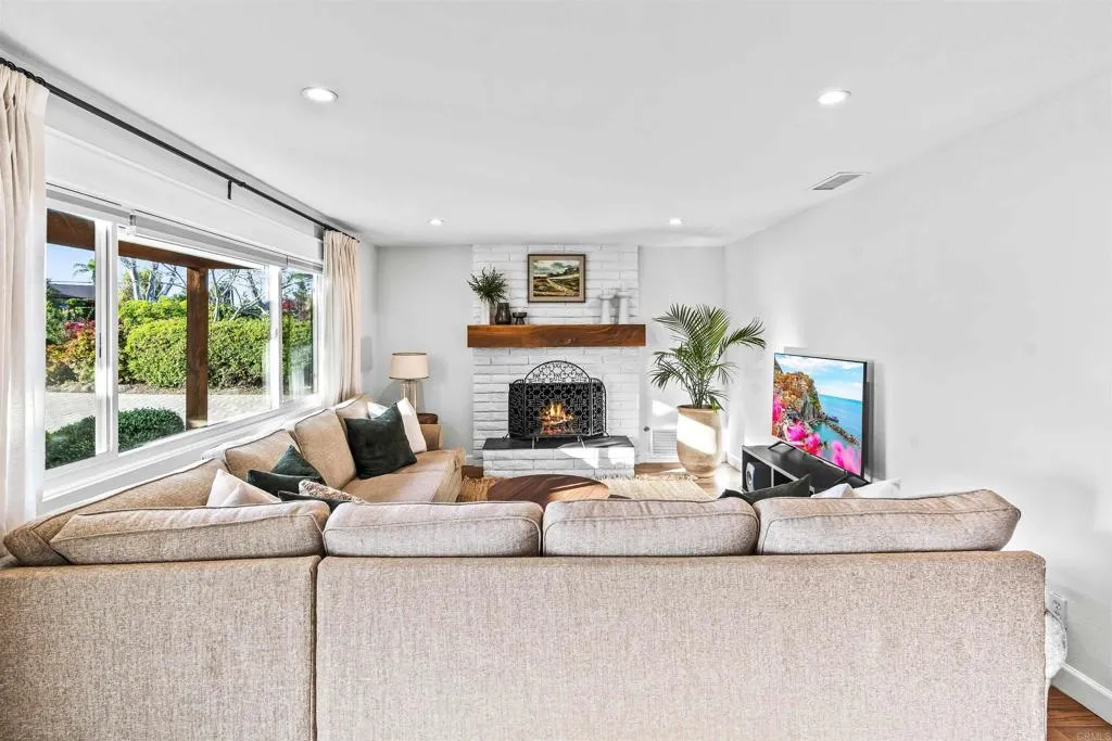 https://cdn.realtyfeed.com/cdn/127/306669025/159dddc708807ce1b62df829686ab20c.webp