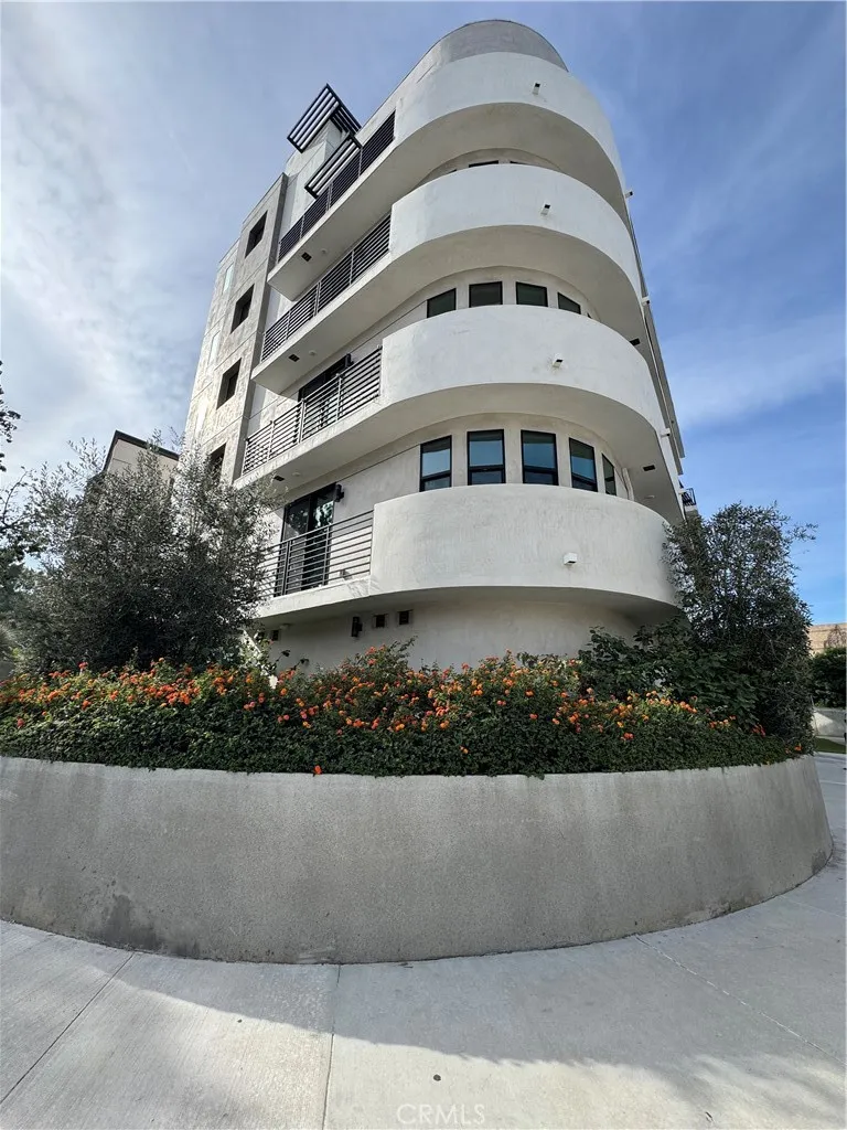 Sherman Oaks, CA 91403