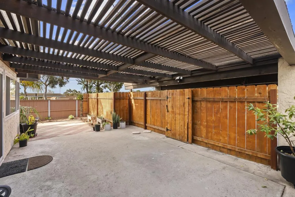 https://cdn.realtyfeed.com/cdn/127/306669339/8dadc15a3ffdc40e774e3618f0ed02a4.webp
