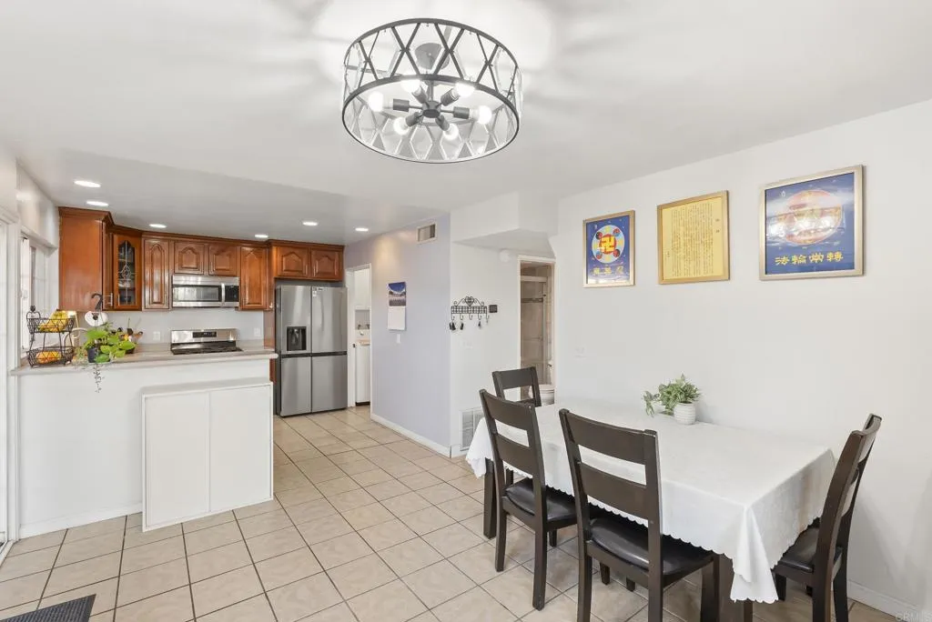 https://cdn.realtyfeed.com/cdn/127/306669339/ef1956a05d7b85761c8945d89d482cd5.webp