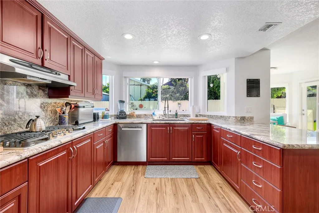https://cdn.realtyfeed.com/cdn/127/306669351/0df025d8b04a07cd1f4bc976ae462cf2.webp