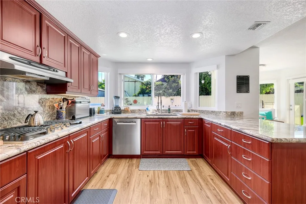 https://cdn.realtyfeed.com/cdn/127/306669351/c854775b17b4b14393cfb3efa1c1085a.webp