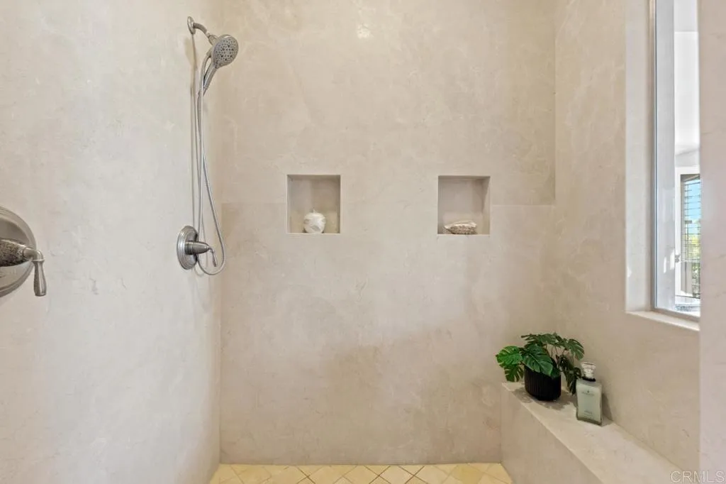 https://cdn.realtyfeed.com/cdn/127/306669502/024e9bc1194db3d042fad5d9ae5038c3.webp