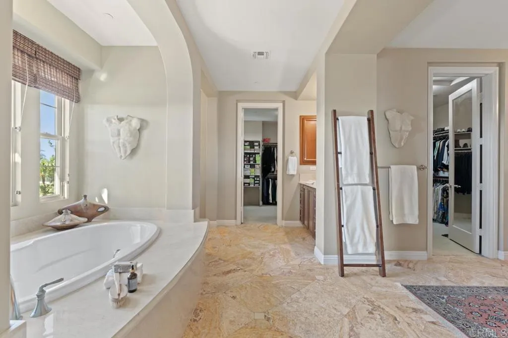 https://cdn.realtyfeed.com/cdn/127/306669502/81ac99432a7e8bc310d66306cfd93695.webp