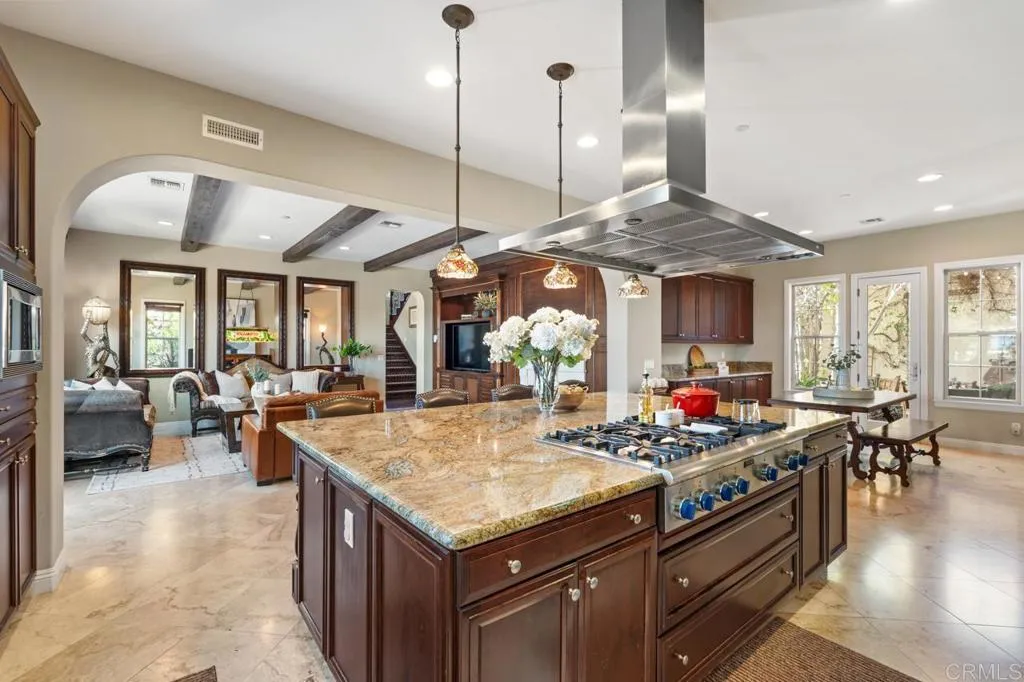 https://cdn.realtyfeed.com/cdn/127/306669502/aeb93411621d64a1e70e41d48242e06c.webp