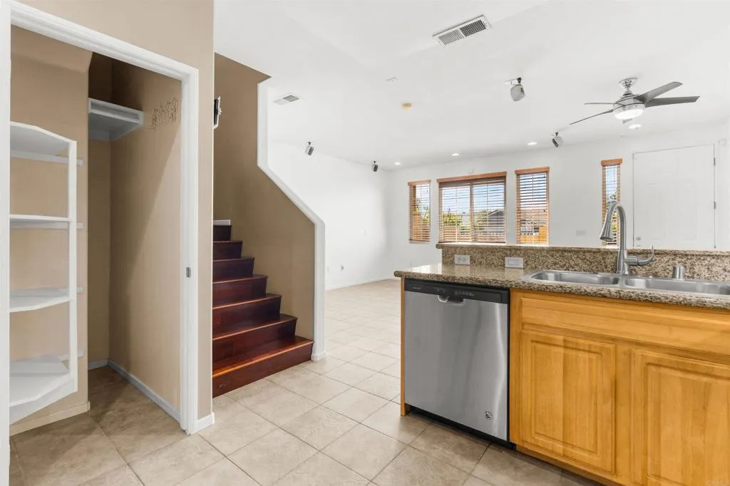 https://cdn.realtyfeed.com/cdn/127/306669540/88142cb16c7834886600290c89cf2750.webp