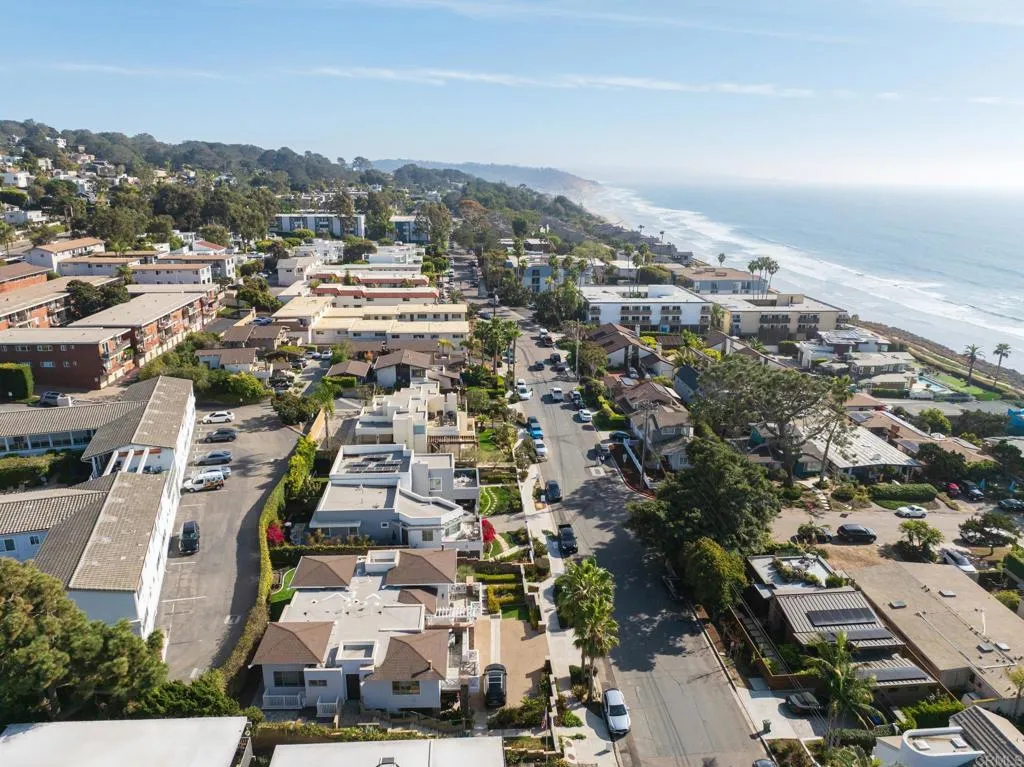 https://cdn.realtyfeed.com/cdn/127/306669571/94819ab41f464cad24bd28c814dbf896.webp