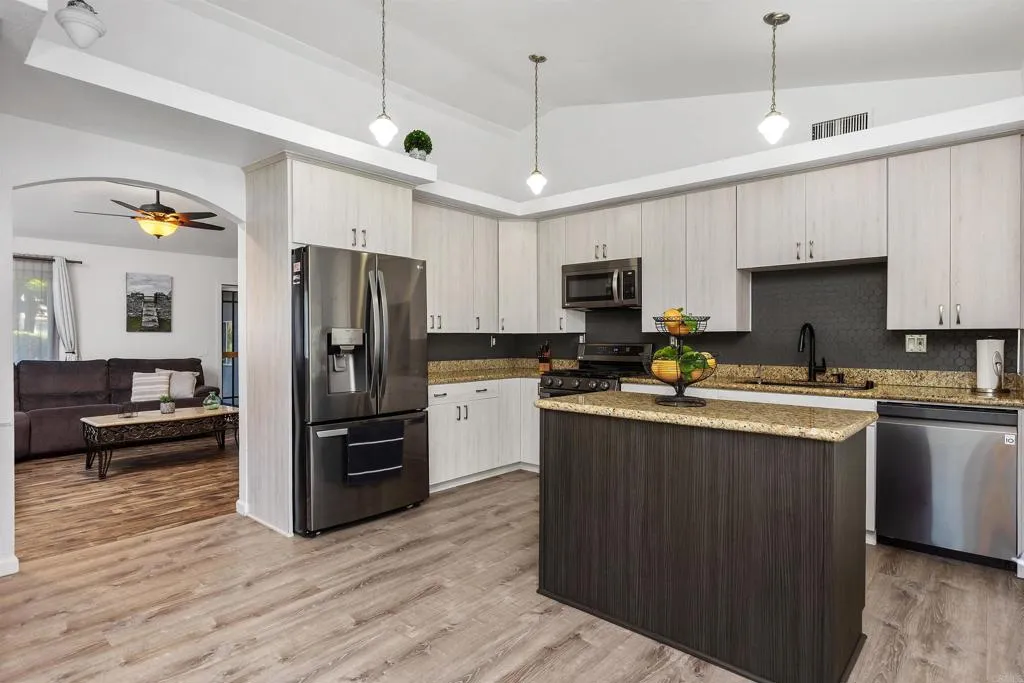 https://cdn.realtyfeed.com/cdn/127/306669620/6bcbf99f66425492fcdde72165f746d0.webp