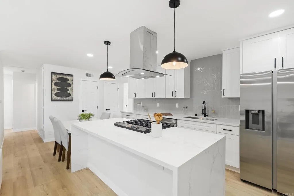 https://cdn.realtyfeed.com/cdn/127/306669777/64ca9aa44bed818abce3c68661a0ebc3.webp