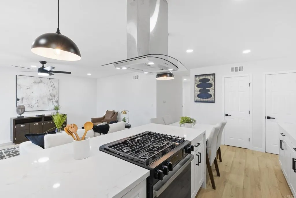 https://cdn.realtyfeed.com/cdn/127/306669777/c05de12aa92ac0433f4b493e71588363.webp