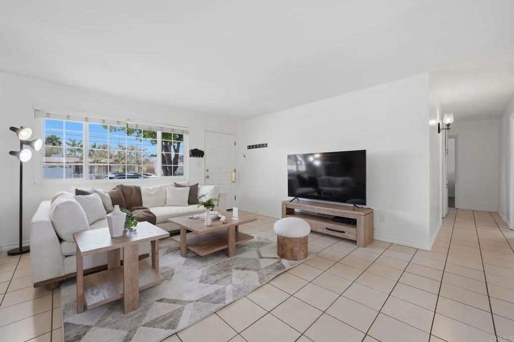 https://cdn.realtyfeed.com/cdn/127/306669806/a4008bc75cd4f5967051dd47a59b9010.webp
