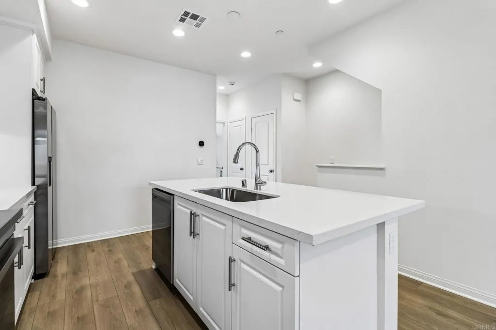 https://cdn.realtyfeed.com/cdn/127/306669814/42ad05887d73e98588908ef5ff0e5295.webp