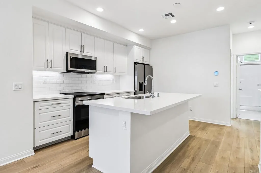 https://cdn.realtyfeed.com/cdn/127/306669814/9654be2ba503864d21c17bf8768170f5.webp