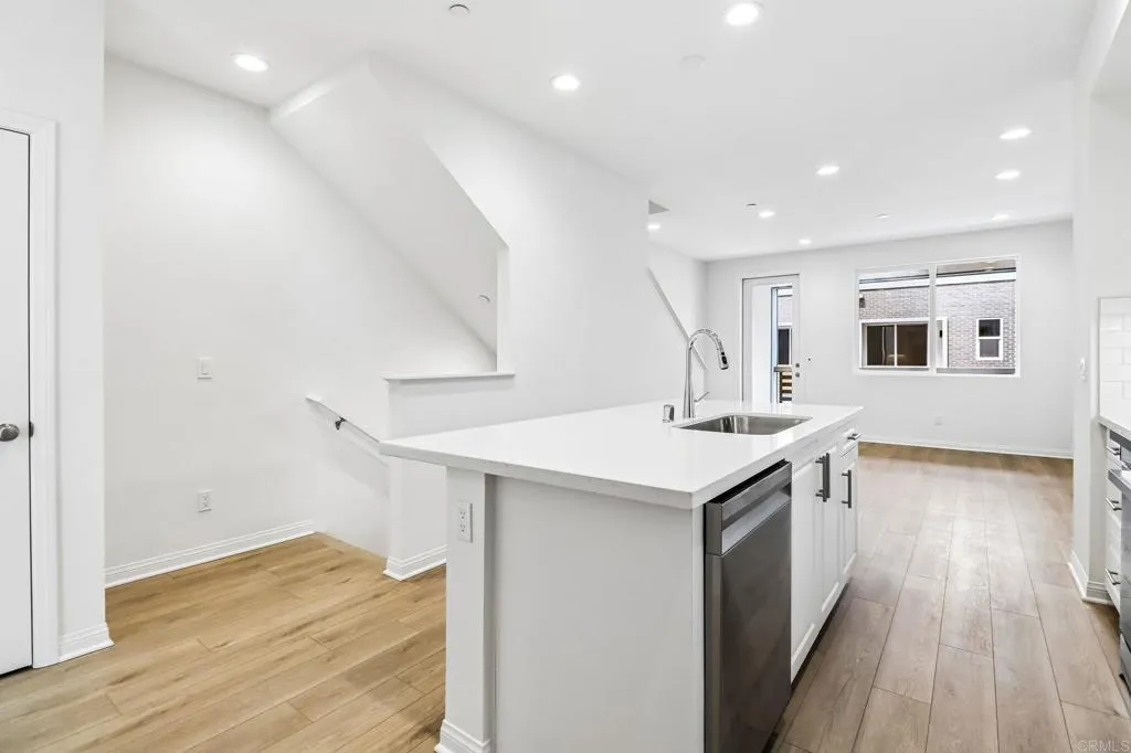 https://cdn.realtyfeed.com/cdn/127/306669814/b151784a7f388a158b52fa6e083084a0.webp