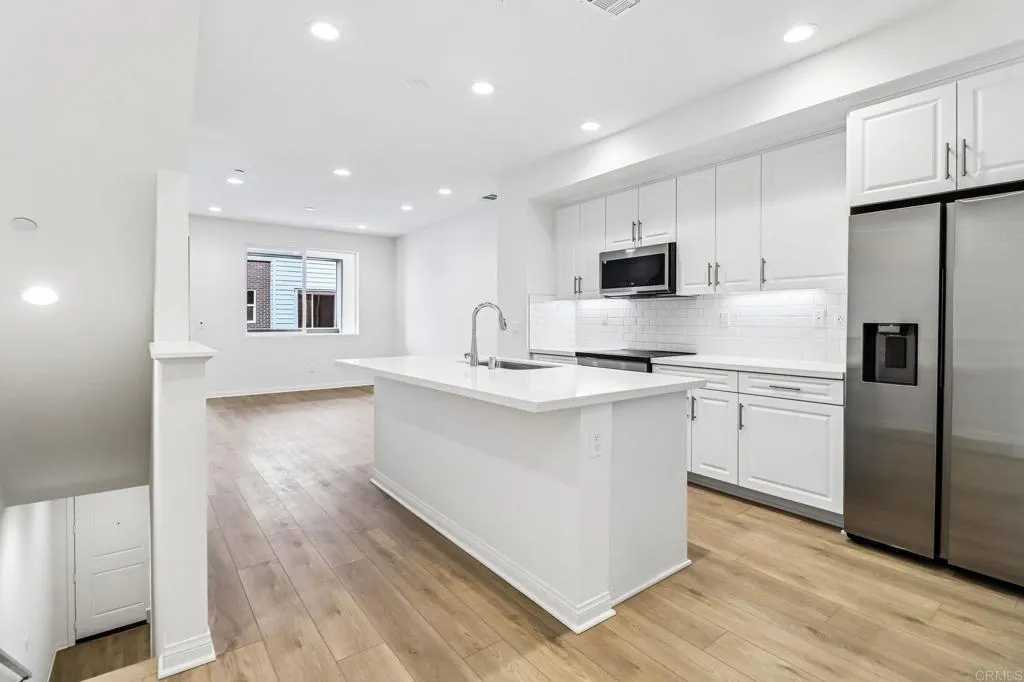 https://cdn.realtyfeed.com/cdn/127/306669814/e4a936a4781b32b49ce1b46d128e0bd6.webp
