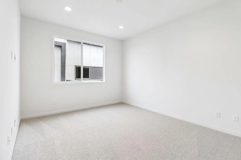 https://cdn.realtyfeed.com/cdn/127/306669814/ee22145e65ccbc130eee5a7de5af72d6.webp
