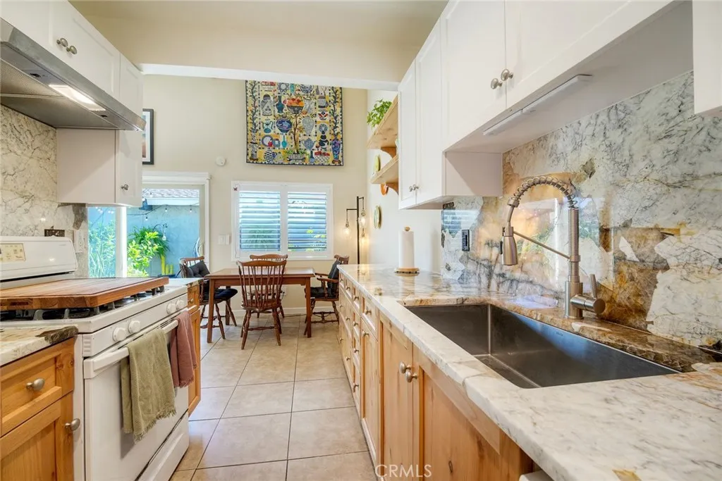https://cdn.realtyfeed.com/cdn/127/306669855/c642186f9333d0a6142521ed76f7d09b.webp