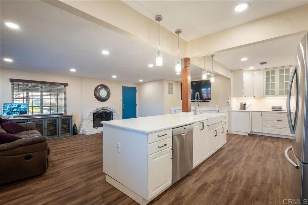 https://cdn.realtyfeed.com/cdn/127/306669865/230ab0a6420b90c53e90b53b7985db6a.webp