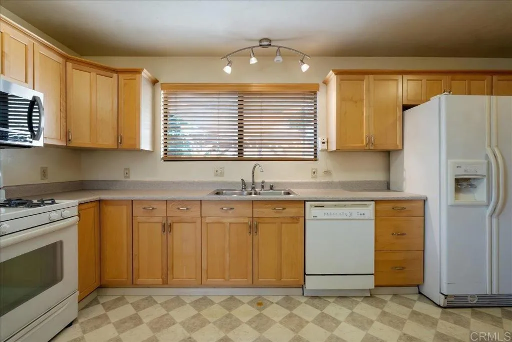 https://cdn.realtyfeed.com/cdn/127/306669865/4356e18278d2e06b2221012cc943d9d9.webp