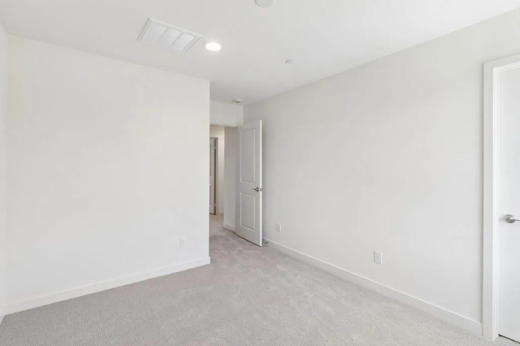 https://cdn.realtyfeed.com/cdn/127/306669952/f1647d06e79ab215108a2c442fe57acb.webp