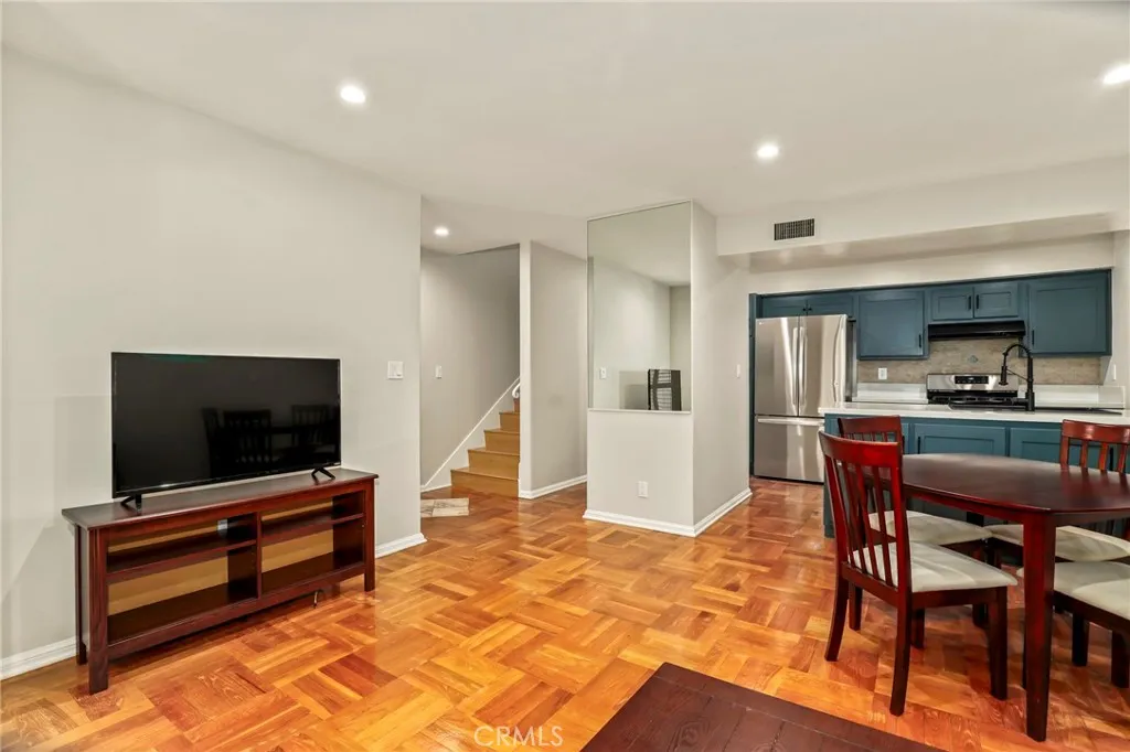 6525 La Mirada Avenue Unit 112, Los Angeles, CA 90038 - Photo 2 of 29, Los Angeles, CA