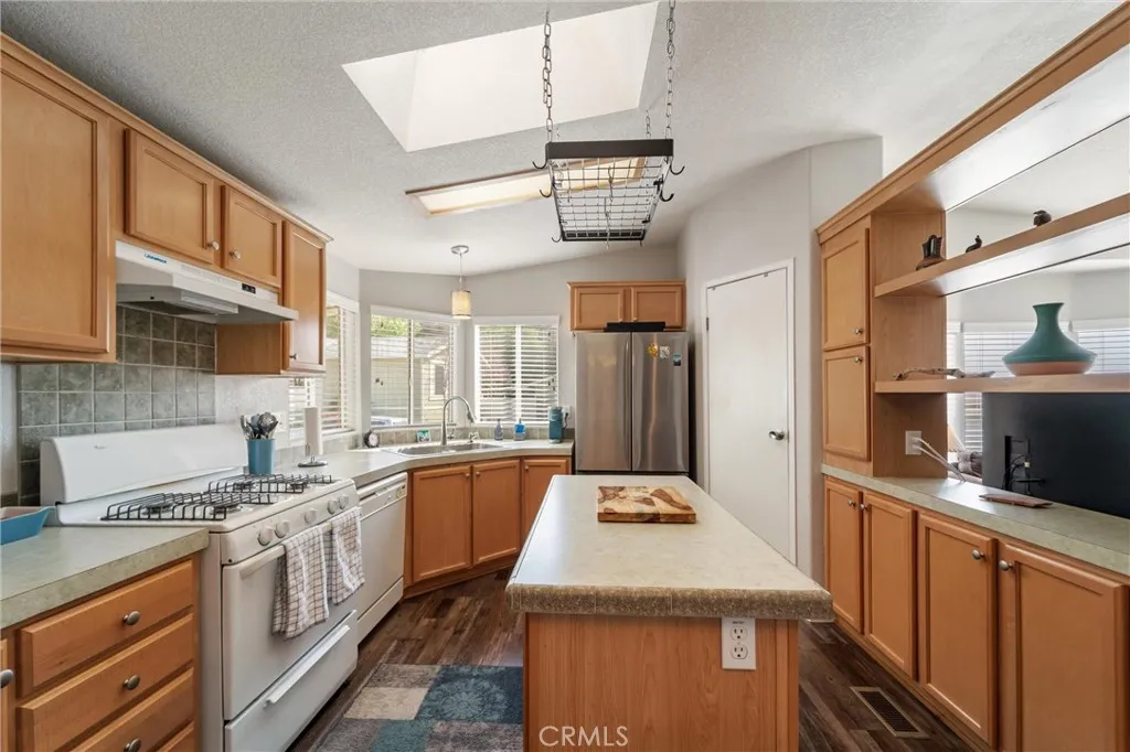 https://cdn.realtyfeed.com/cdn/127/306670024/99df18f9ee347799793e0021be0c9e29.webp
