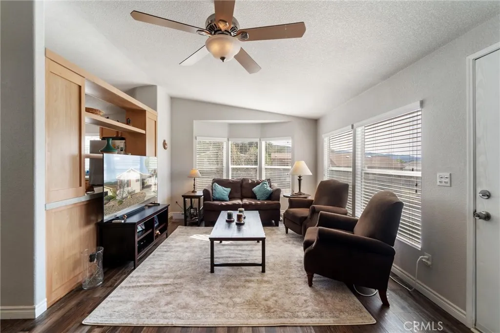 https://cdn.realtyfeed.com/cdn/127/306670024/beb8043d0b789f21c7f265e714947e42.webp