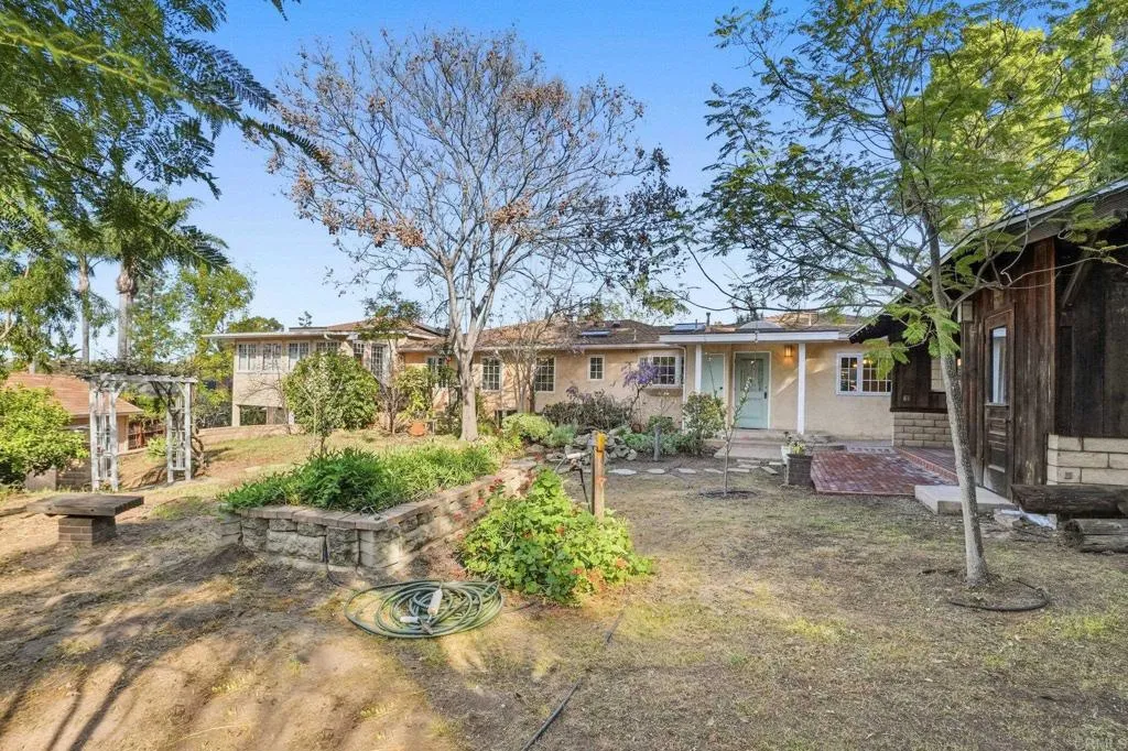https://cdn.realtyfeed.com/cdn/127/306670025/1bbe8611ced0c0187e55f8690d40a183.webp