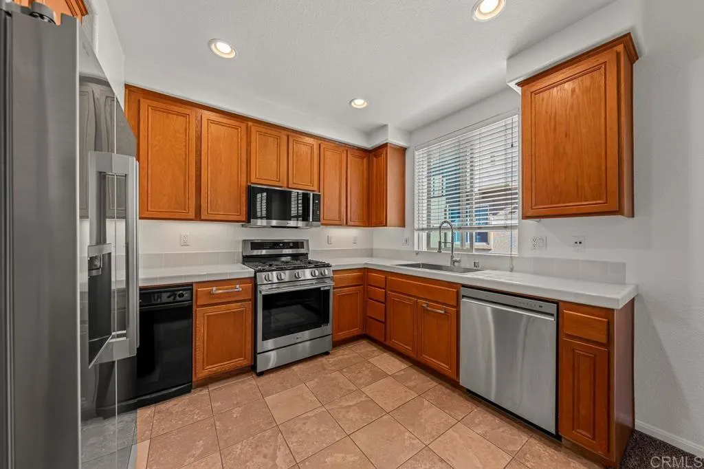 https://cdn.realtyfeed.com/cdn/127/306670092/961d9af880dbb16bbbac9637046fc9d2.webp