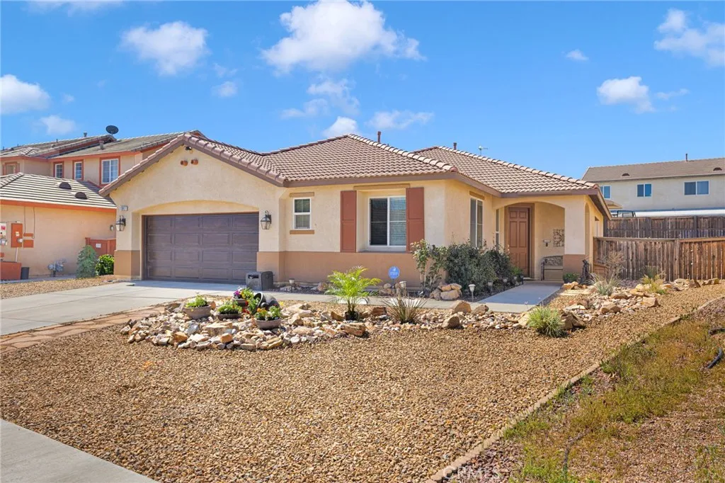 13817 Grant Way, Oak Hills, CA 92344 - Photo 3 of 40, Oak Hills, CA