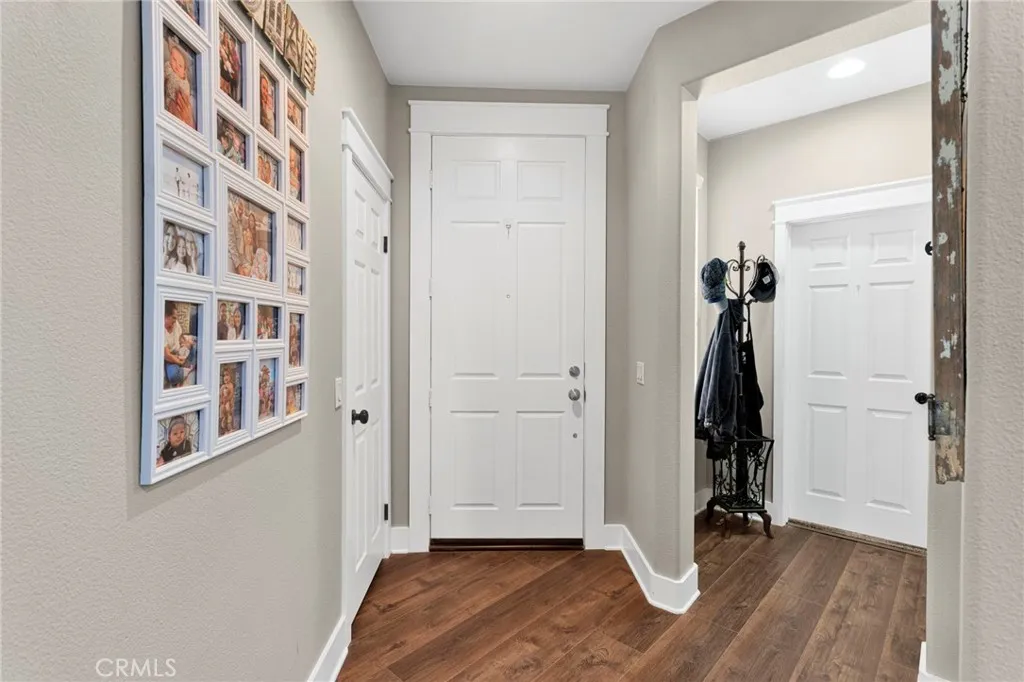 13817 Grant Way, Oak Hills, CA 92344 - Photo 5 of 40, Oak Hills, CA
