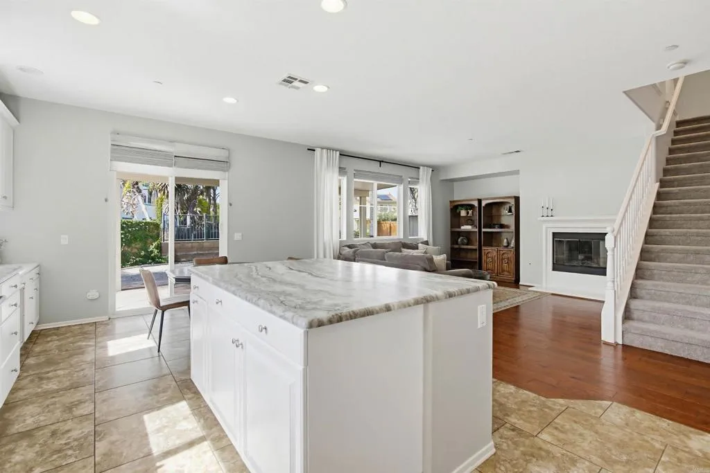 https://cdn.realtyfeed.com/cdn/127/306670175/b91f60aa0e71504f213a856482851dec.webp