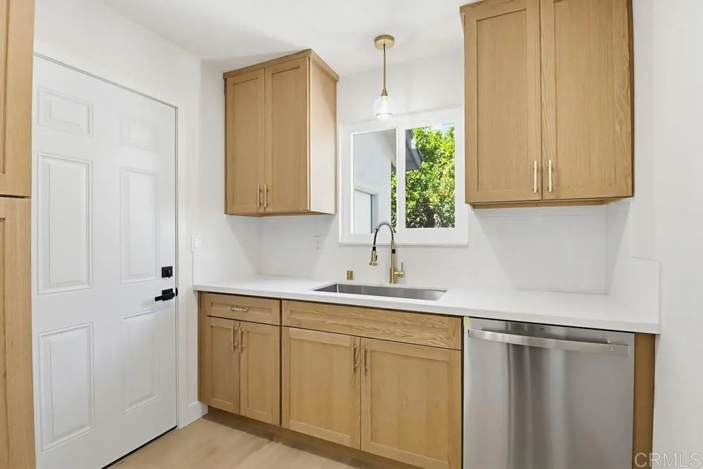https://cdn.realtyfeed.com/cdn/127/306670188/4bf14ce9d7e8d6083de5ec51df42fb4d.webp
