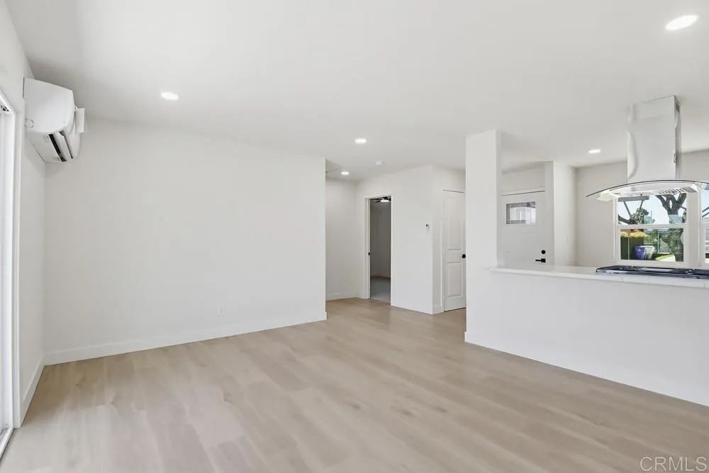 https://cdn.realtyfeed.com/cdn/127/306670188/91ca43b659c4950a1693aa858f9238f5.webp