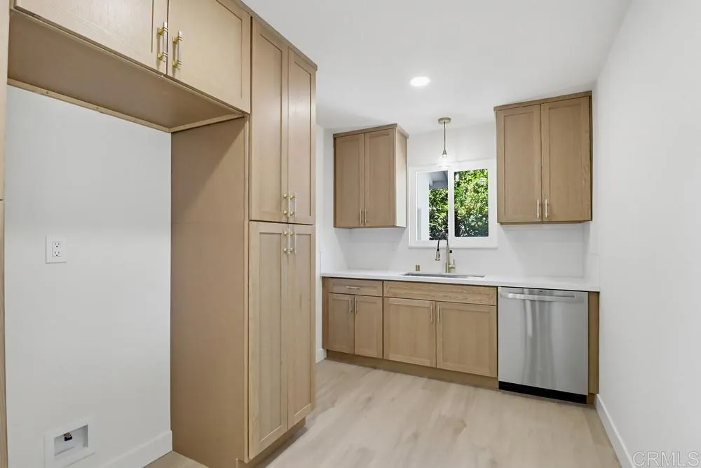 https://cdn.realtyfeed.com/cdn/127/306670188/9b0e4c82b4c15f06832cbc6d220aaea0.webp