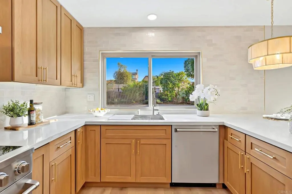 https://cdn.realtyfeed.com/cdn/127/306670221/44c0f8984b9718c951e09b22f451fd61.webp