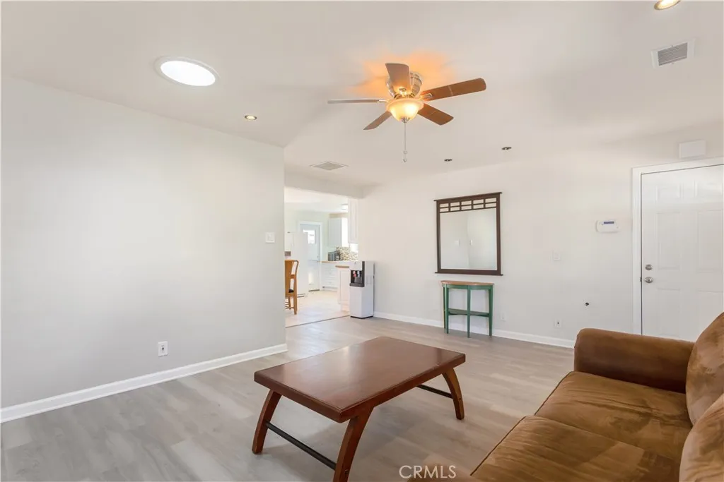 https://cdn.realtyfeed.com/cdn/127/306670223/f33e643b1b1110378f2aae844afc7f4d.webp
