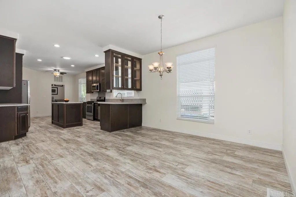 https://cdn.realtyfeed.com/cdn/127/306670252/c0cb1ca2165472e1b21a91bf2b82fd6c.webp