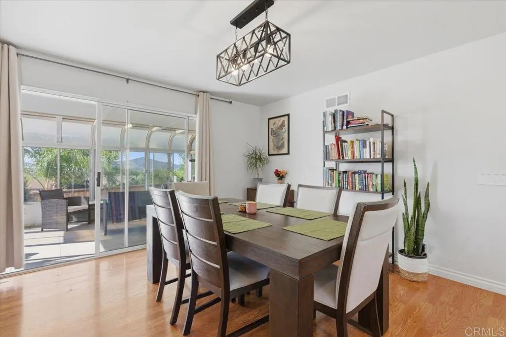 https://cdn.realtyfeed.com/cdn/127/306670315/12e9ed36e6994a24d4466402039476a8.webp