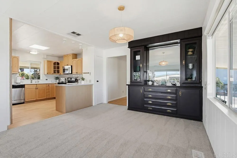 https://cdn.realtyfeed.com/cdn/127/306670400/40fb2b4db64005b022df0223993005cc.webp