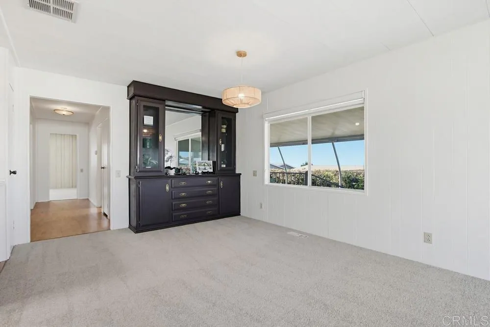 https://cdn.realtyfeed.com/cdn/127/306670400/a8ccb86dbc34224d2e21ef7d3f05f3f6.webp
