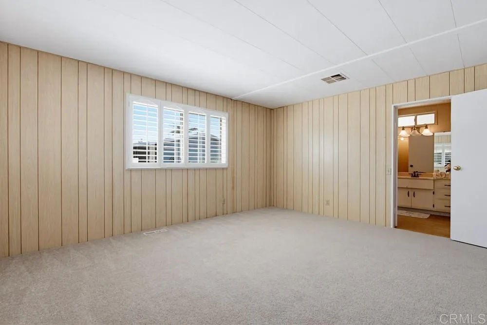 https://cdn.realtyfeed.com/cdn/127/306670400/a8f6146aeb0d273feb44f51639a792d3.webp