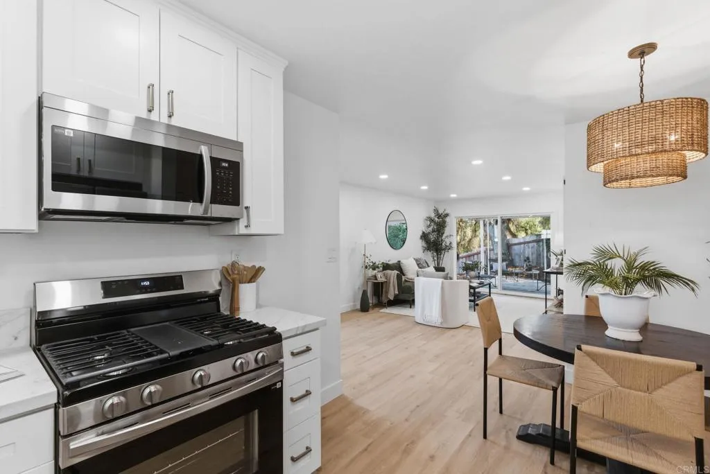 https://cdn.realtyfeed.com/cdn/127/306670404/070af0be5be7993c737541c98dc32c14.webp