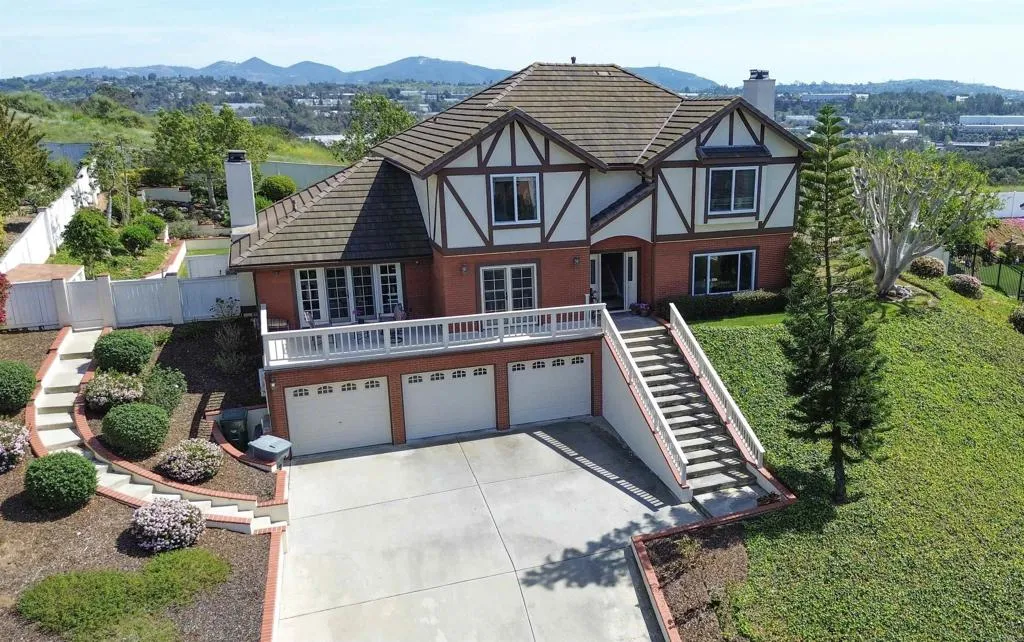 https://cdn.realtyfeed.com/cdn/127/306670496/117056706f75de7aa4249f9c16acb246.webp