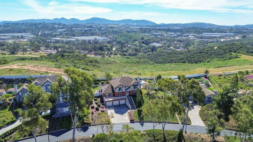 https://cdn.realtyfeed.com/cdn/127/306670496/1916867bbe3ff89ad55e2666d5c7185a.webp