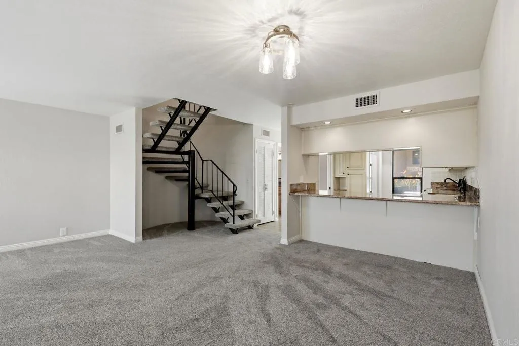 https://cdn.realtyfeed.com/cdn/127/306670583/067ec54261e7f7fa6a0d8b0beb825c85.webp