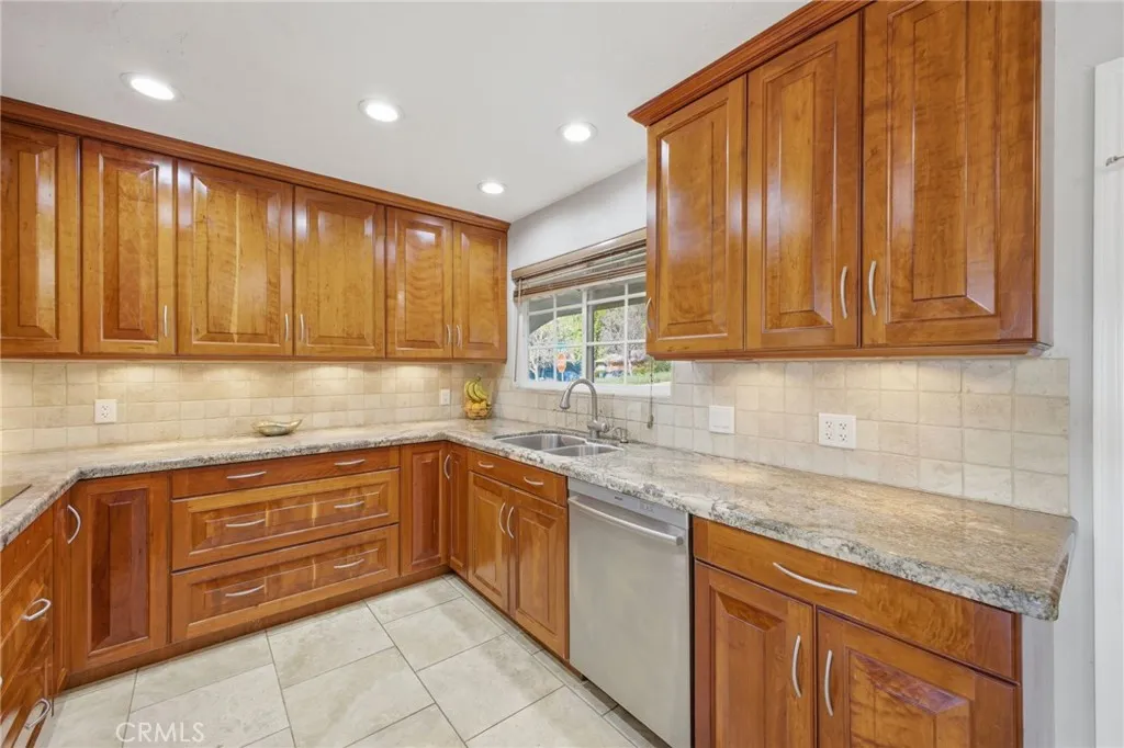 https://cdn.realtyfeed.com/cdn/127/306670713/a64fb02cd2997be3b8b9ea1cdc9a8f8e.webp